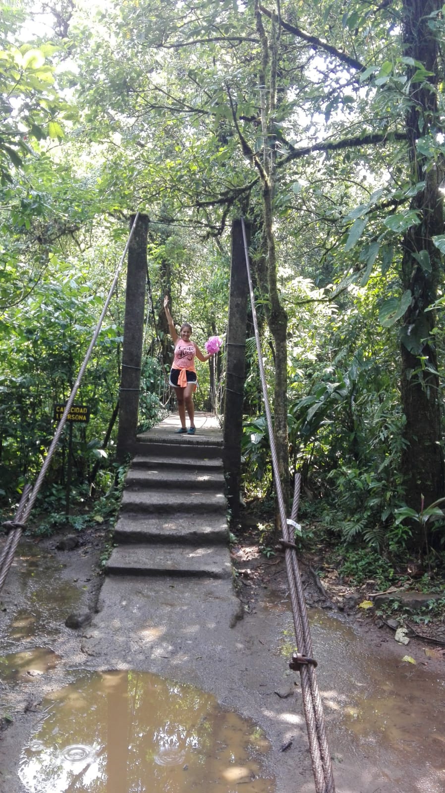 Sendero dentro del Parque Nacional Volcán Tenorio